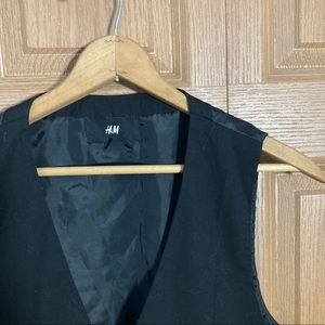H&M BLACK VEST